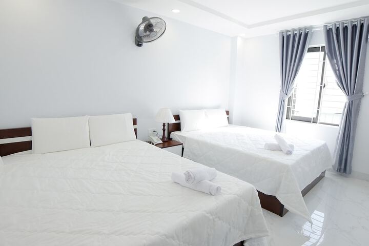 Room 6 of 18