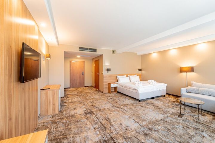 Room 3 of 34