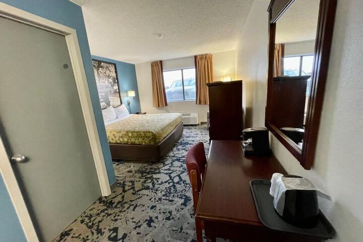Room 6 of 17