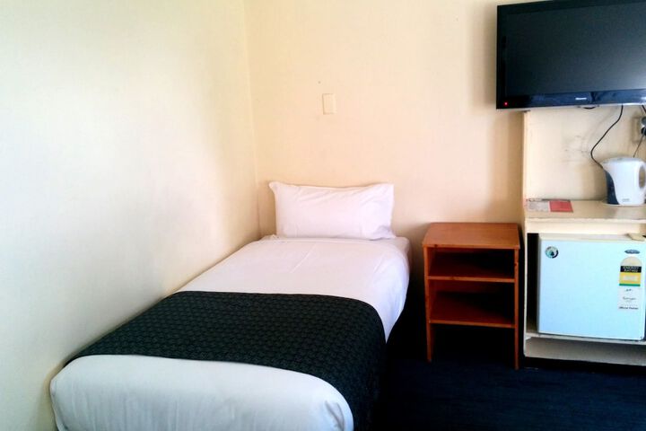 Room 3 of 68