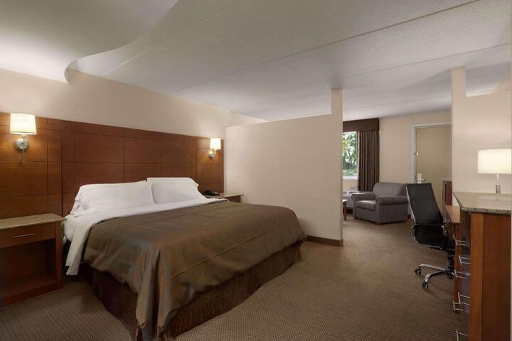1 King Bed (9 of 25)