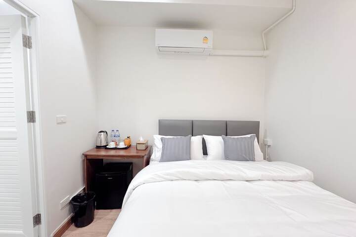 Room 12 of 76