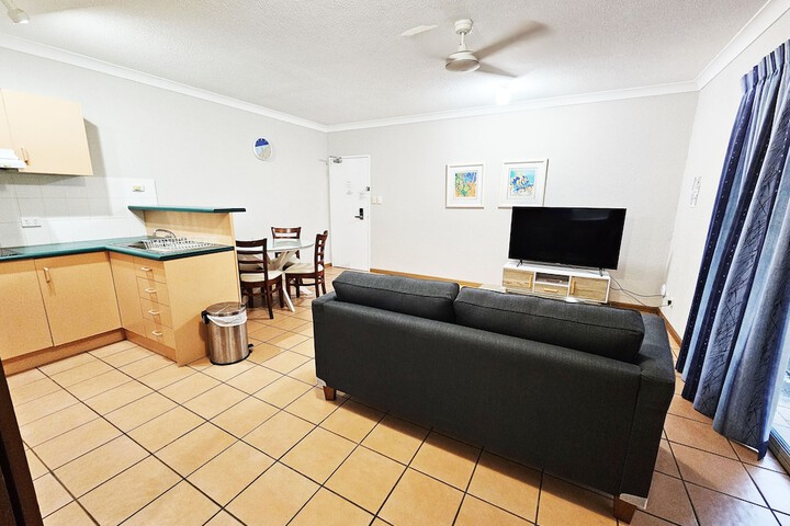 Room 11 of 28