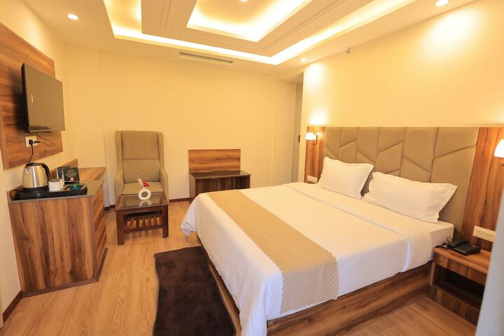 Room 4 of 17