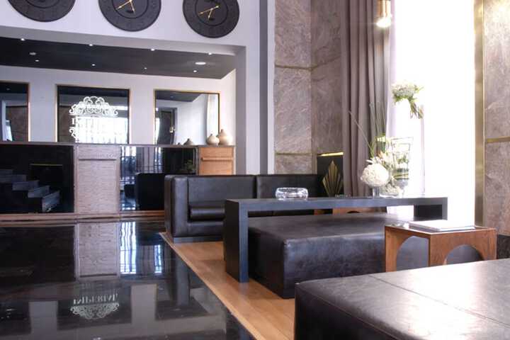 Entrance & Lobby