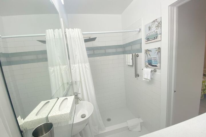 Room 195 of 218
