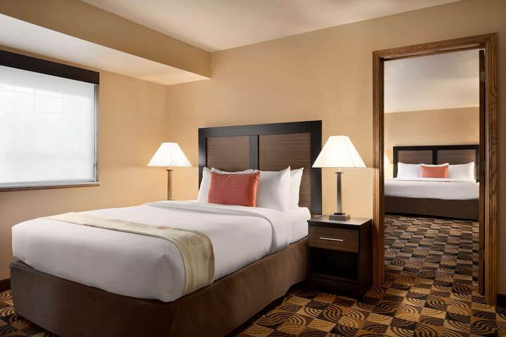 1 Queen Bed Studio Suite (4 of 7)
