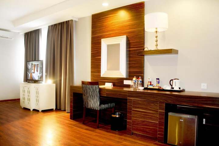 Room 8 of 32
