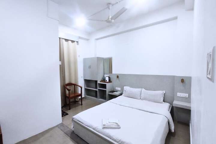 Room 12 of 20