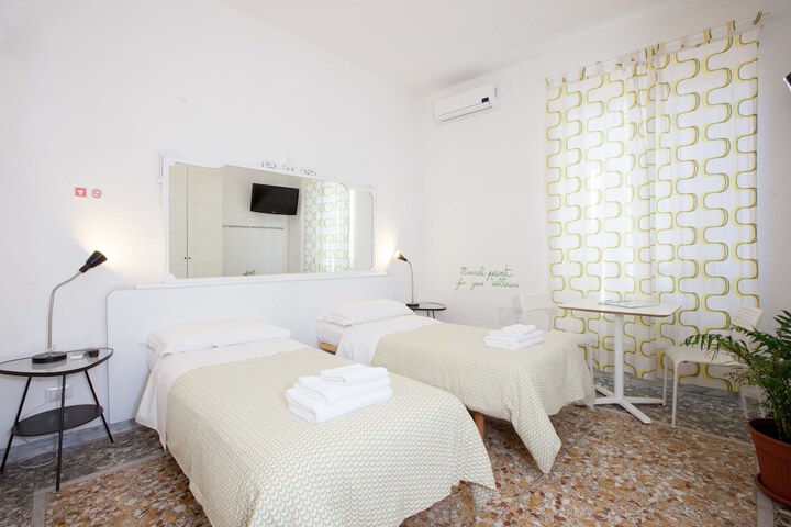 Room 8 of 23