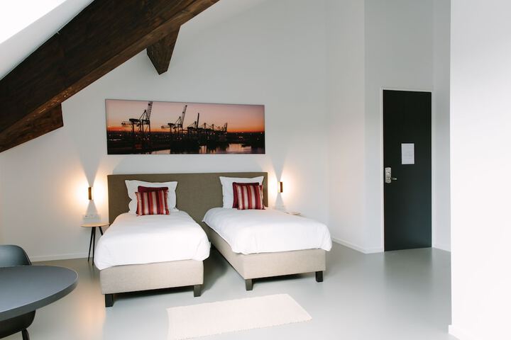 Room 9 of 54