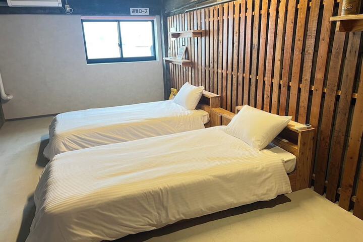 Room 9 of 31