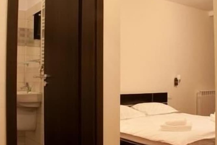 Room 9 of 44