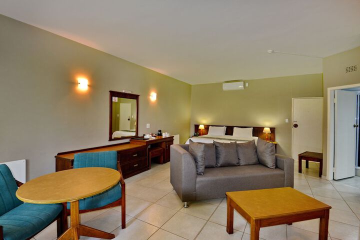 Room 4 of 136