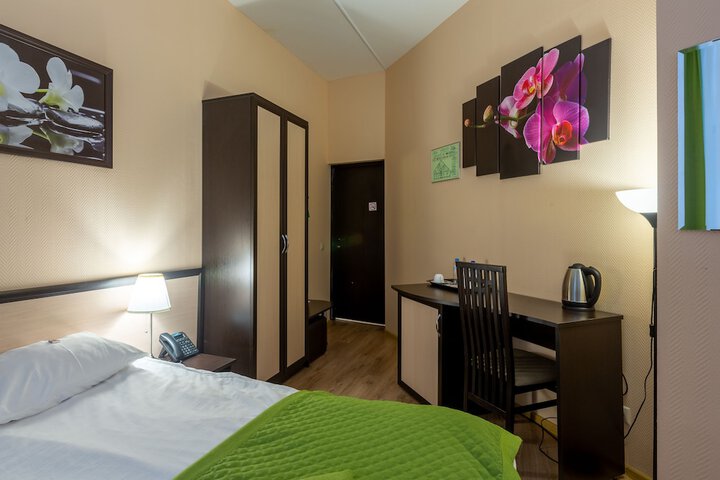 Room 12 of 127