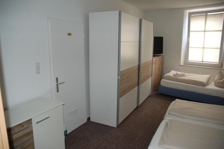 Room 12 of 32