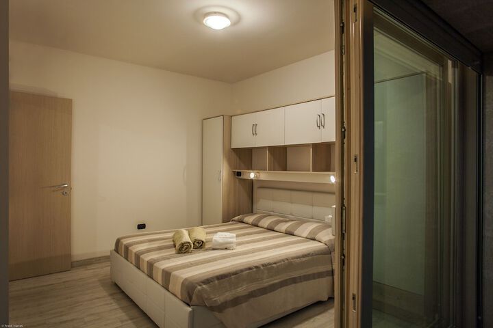 Room 7 of 48