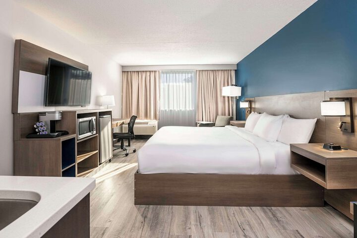 1 King Bed (12 of 13)
