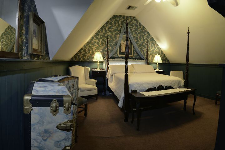 Room 4 of 52