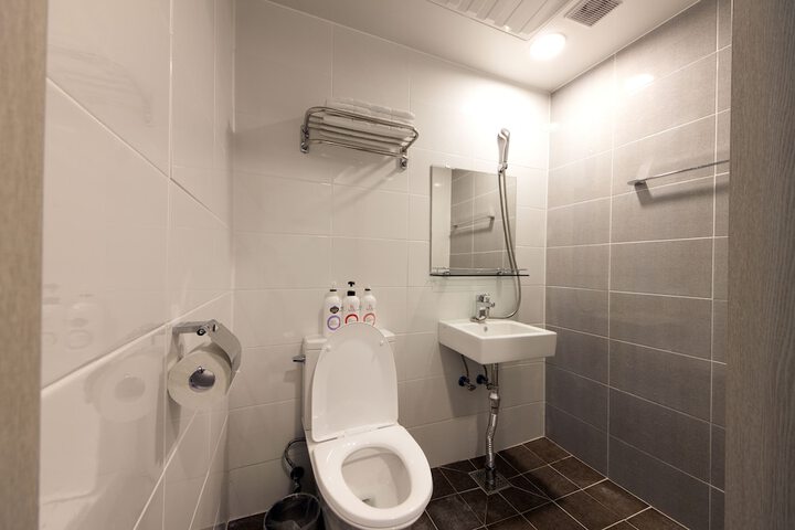 Room 26 of 34