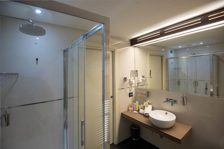 Room 33 of 52