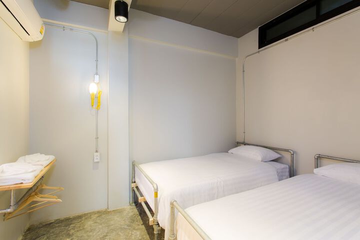 Room 10 of 34