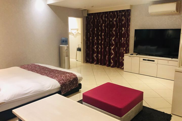 Room 4 of 23
