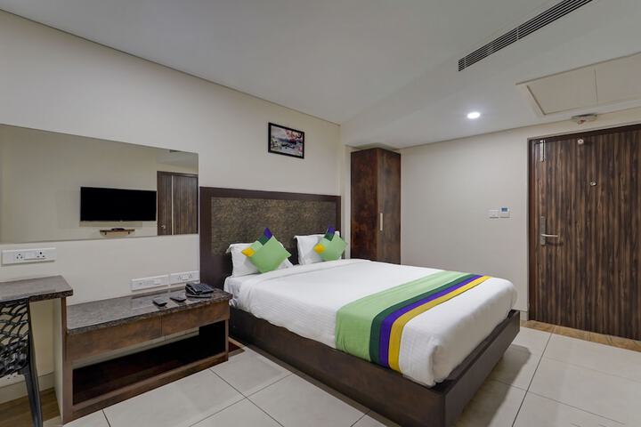 Room 17 of 38