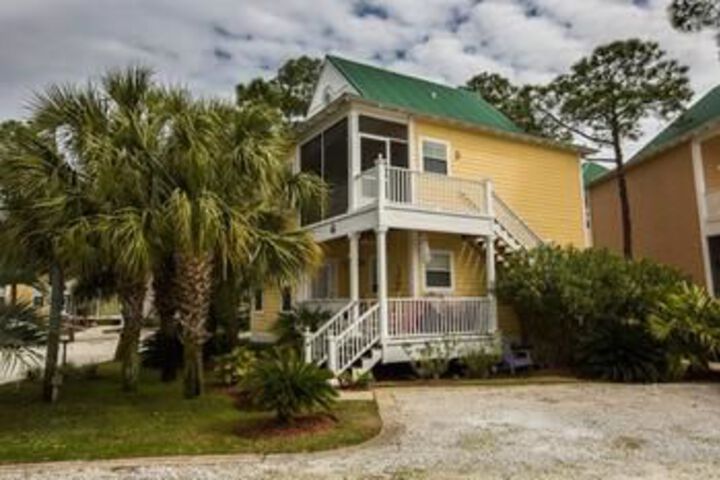 Exterior of Abacadabra 1BU by RedAwning