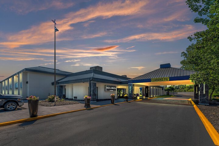Image of Red Lion Inn & Suites Kansas City