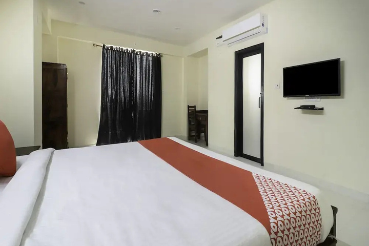 Room 4 of 15