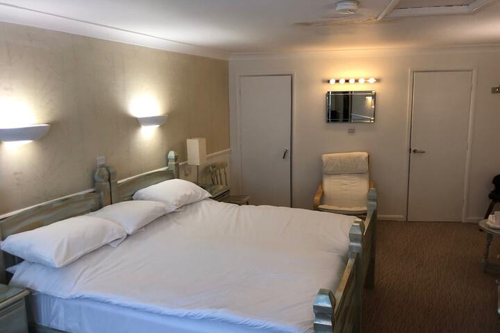 Room 4 of 20