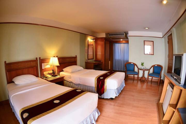 Room 8 of 32