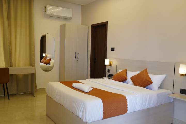 Room 2 of 9