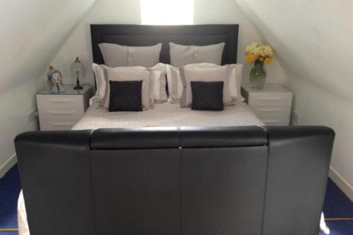 Manor House Apartment at Ravelston Dykes