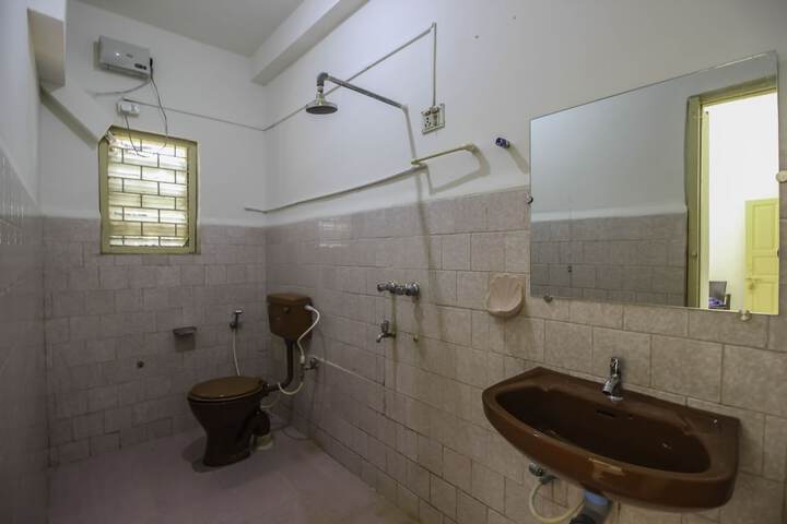 Room 11 of 11