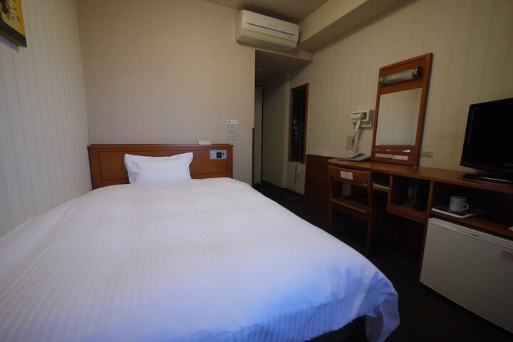 Room 6 of 37