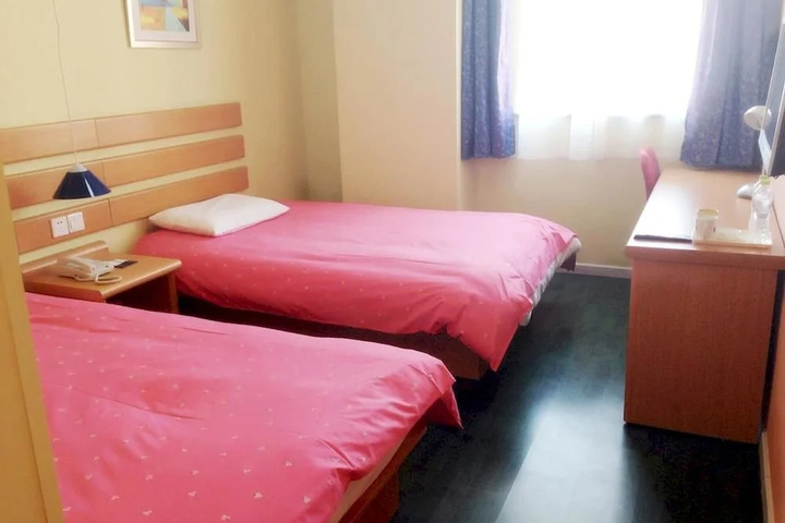 Room 2 of 10
