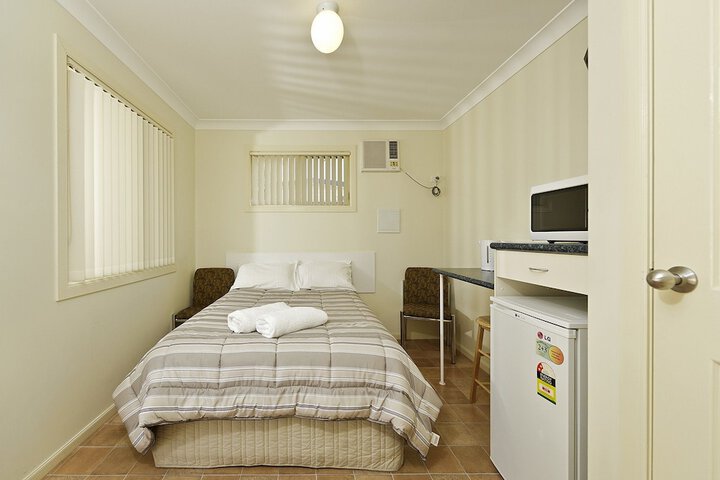 Room 4 of 33