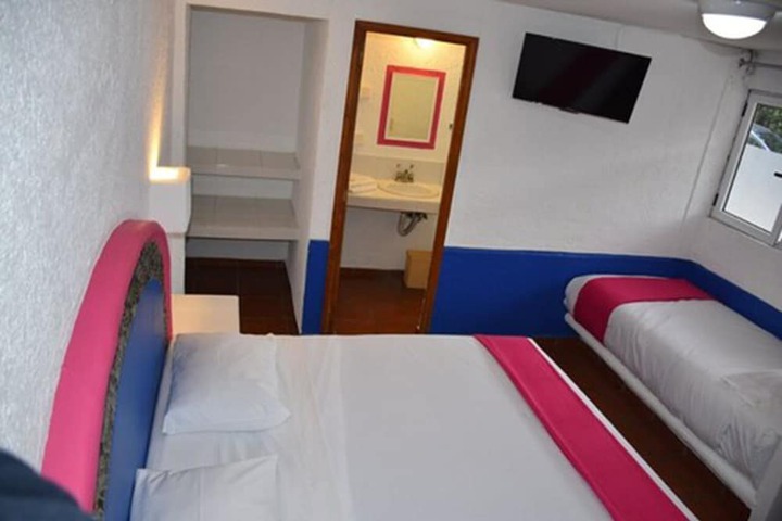 Room 4 of 25