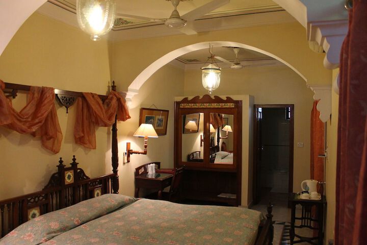 Room 16 of 39