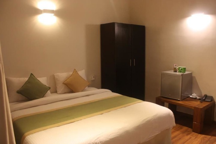 Room 3 of 12