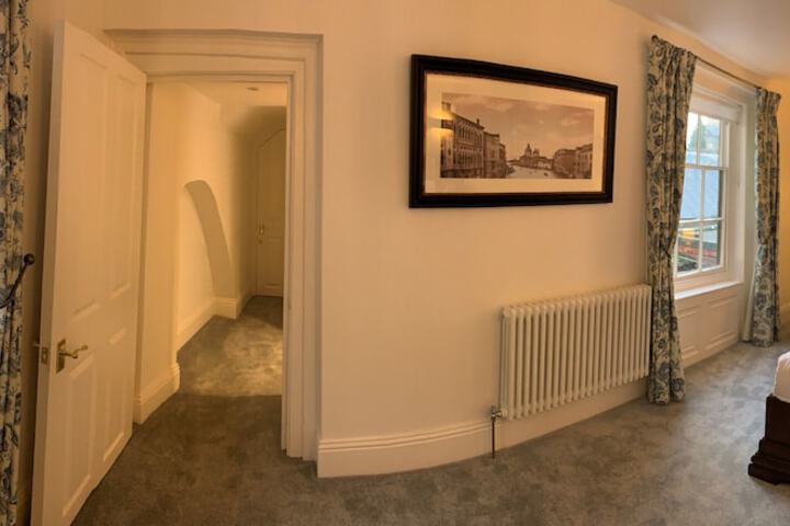 Room 2 of 140