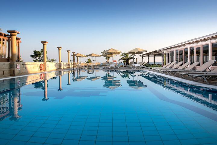 Hotel with Pool