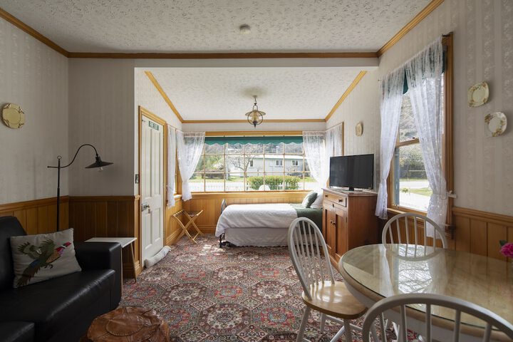 Room 17 of 65
