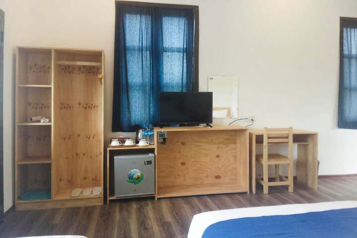 Room 15 of 33