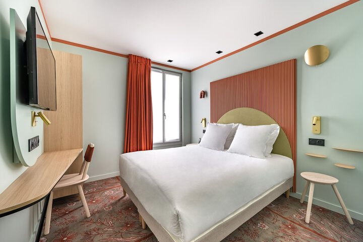 Room 18 of 32