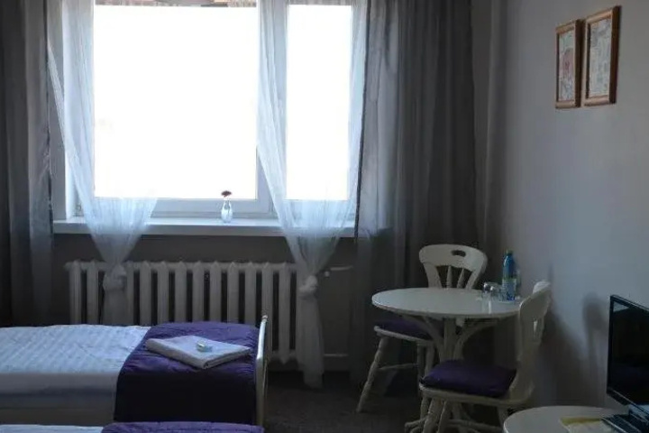 Room 4 of 18
