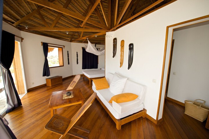 Room 4 of 18