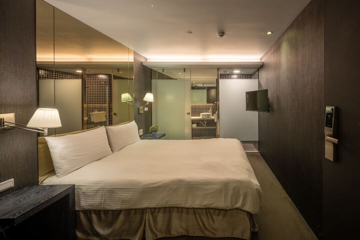 Room 15 of 79